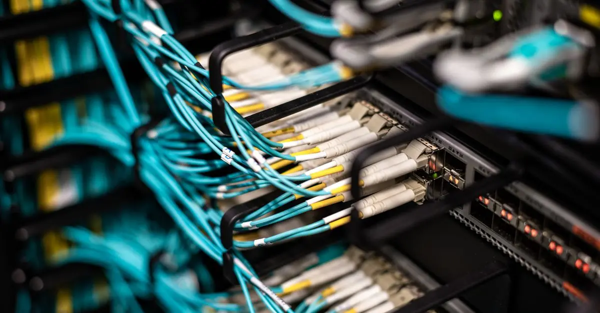 Comprendre la fibre optique et ses avantages